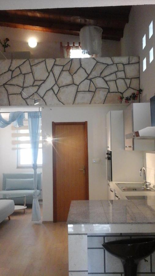 Apartments With A Parking Space Rukavac, Vis - 2444 Rukavac  Exterior photo